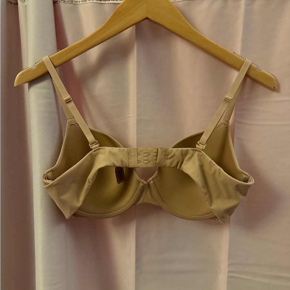 SKIMS Fits everybody bra - Picture 12 of 15